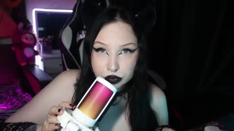 Snapshot of kitty_goth chatting on July 17, 2026, 8:46 pm Hey Im Ellie if you like me and like my show give me a thumbs up hehe online show from July 17, 2026, 8:46 pm