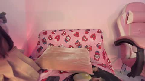 kitty_kryss online show from April 14, 2026, 5:08 pm