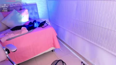 Kitty online show from November 13, 2025, 7:35 pm