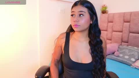 Snapshot of kitty_rose__ chatting on November 19, 2025, 7:14 pm Kitty Rose online show from November 19, 2025, 7:14 pm