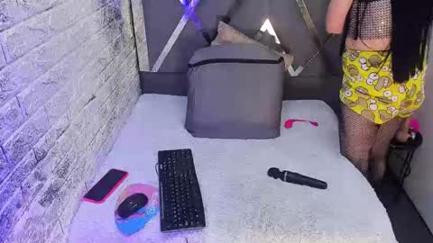 Snapshot of kitty_small69 chatting on May 7, 2026, 2:11 pm kitty_small69 online show from May 7, 2026, 2:11 pm