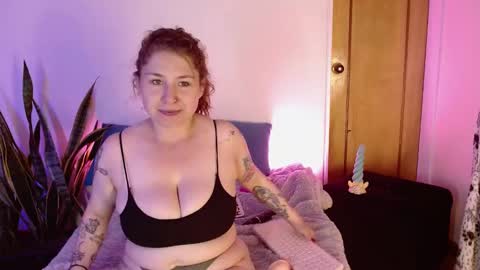 Snapshot of kittycatw chatting on September 26, 2025, 6:45 pm LAURA help me reach 100likes online show from September 26, 2025, 6:45 pm
