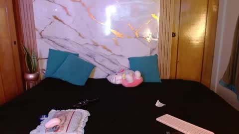 Snapshot of kittycatw chatting on April 18, 2026, 7:01 am LAURA help me reach 100likes online show from April 18, 2026, 7:01 am