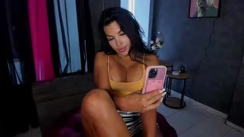 Snapshot of kittyhotts chatting on September 15, 2025, 2:17 pm Sari bell online show from September 15, 2025, 2:17 pm