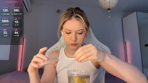 Monika online show from April 28, 2026, 3:44 am