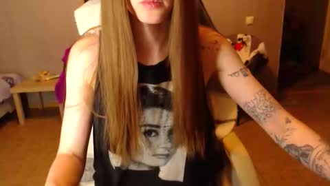 KittyloveMoon online show from June 1, 2026, 7:26 pm