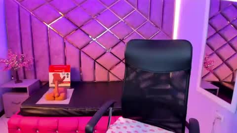 Sarah online show from June 30, 2026, 3:02 pm