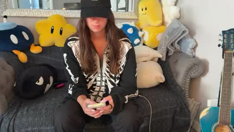 kittypurr79 online show from May 19, 2026, 12:27 am