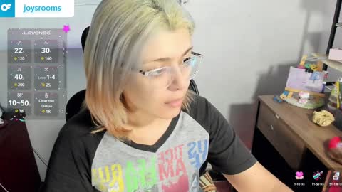 Snapshot of kittytrixy97 chatting on December 14, 2024, 10:13 am Kitty Trixy online show from December 14, 2024, 10:13 am