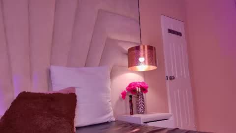 Kitty Hill online show from July 4, 2026, 4:18 am