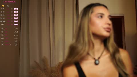 Snapshot of kity_sweet chatting on October 3, 2025, 7:00 pm Erika online show from October 3, 2025, 7:00 pm