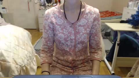 Snapshot of kiuminberry chatting on December 14, 2025, 5:18 pm KiuminBerry online show from December 14, 2025, 5:18 pm