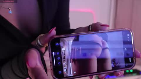  Tiffanii  online show from March 17, 2026, 3:22 am