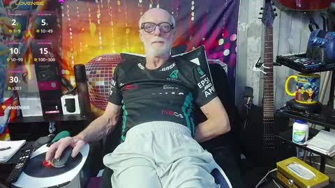 kiveuxmakeu online show from September 15, 2025, 8:25 am