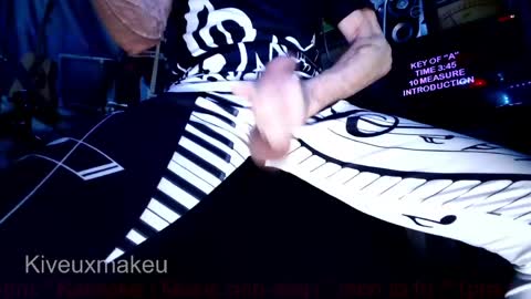 kiveuxmakeu online show from April 10, 2026, 4:23 pm