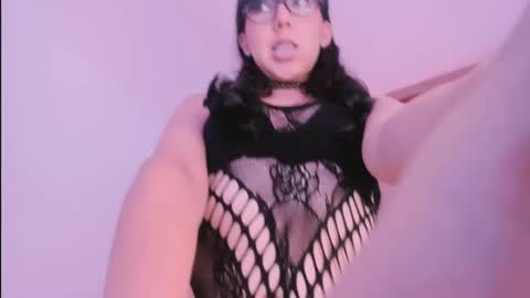 Snapshot of kiwi____ chatting on May 13, 2026, 9:33 pm Little piece of fruit online show from May 13, 2026, 9:33 pm