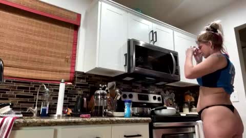 Snapshot of kkayla132 chatting on December 17, 2025, 8:26 pm kkayla132 online show from December 17, 2025, 8:26 pm