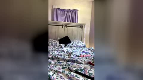 kkrazyy online show from March 25, 2026, 4:46 pm