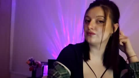 KlaraLips online show from April 9, 2026, 8:36 pm