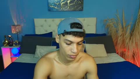 Snapshot of klaton__ chatting on November 11, 2025, 12:54 am klaton__ online show from November 11, 2025, 12:54 am