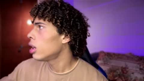 Snapshot of kleo_helenos chatting on December 1, 2025, 2:49 am KLEO online show from December 1, 2025, 2:49 am