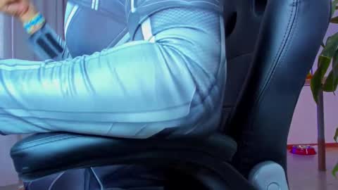 Snapshot of klinsmannwalton chatting on October 21, 2025, 12:06 pm klinsmannwalton online show from October 21, 2025, 12:06 pm