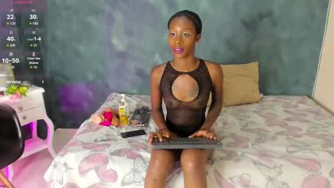 Snapshot of kloee_12 chatting on November 22, 2025, 4:06 pm K L O E online show from November 22, 2025, 4:06 pm