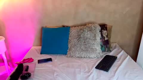 Snapshot of kloee_12 chatting on May 2, 2026, 7:19 pm K L O E online show from May 2, 2026, 7:19 pm