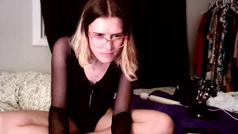 knottybadgirl online show from October 18, 2025, 4:37 am