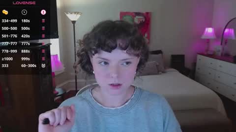 knowlita  online show from October 21, 2025, 5:35 pm