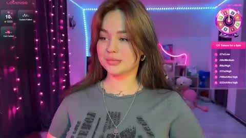 Mia online show from December 18, 2025, 6:47 pm