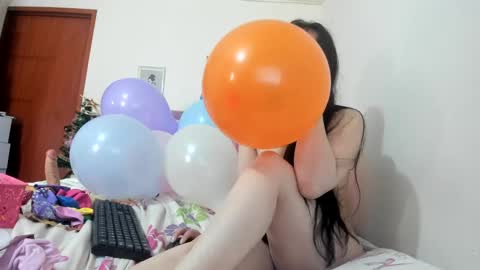 Snapshot of konie_hot chatting on December 8, 2024, 9:30 pm konie Diaz online show from December 8, 2024, 9:30 pm