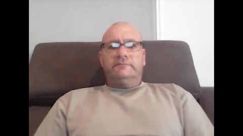 Snapshot of konsty17 chatting on December 17, 2025, 11:22 pm konsty17 online show from December 17, 2025, 11:22 pm