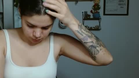 Snapshot of koranikky08 chatting on October 27, 2025, 1:31 am Karoll online show from October 27, 2025, 1:31 am