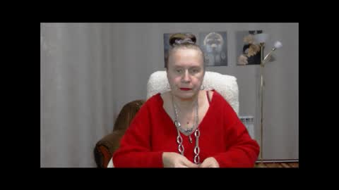 Snapshot of koroleva70 chatting on February 6, 2025, 8:34 pm VIKA online show from February 6, 2025, 8:34 pm
