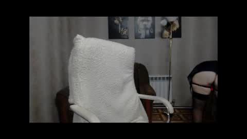 Snapshot of koroleva70 chatting on September 13, 2025, 10:04 am VIKA online show from September 13, 2025, 10:04 am