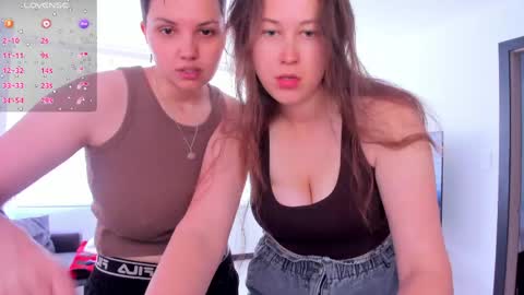 Twiix online show from April 24, 2026, 3:47 pm