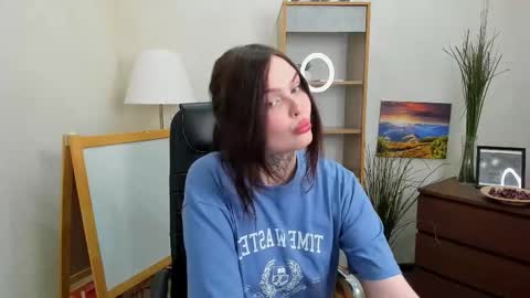 Ariel online show from December 13, 2025, 7:53 pm