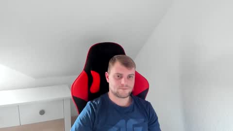 Snapshot of kozik1992 chatting on February 7, 2025, 12:39 pm Bartek online show from February 7, 2025, 12:39 pm