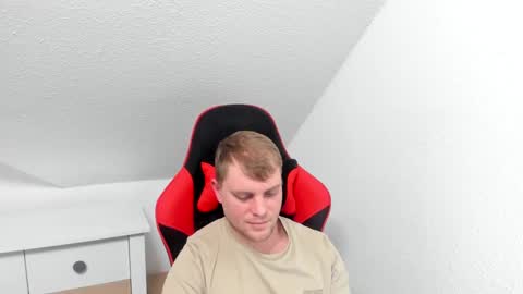 Snapshot of kozik1992 chatting on February 14, 2025, 8:26 pm Bartek online show from February 14, 2025, 8:26 pm