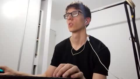 Facu online show from March 9, 2026, 4:27 am