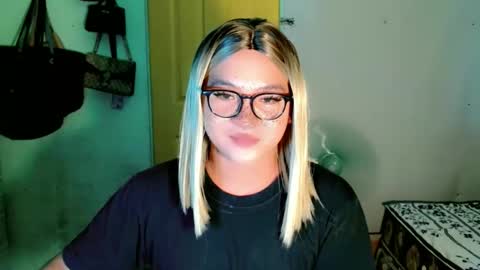 Snapshot of krezikeed chatting on May 5, 2026, 2:36 pm krezikeed online show from May 5, 2026, 2:36 pm