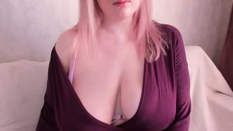 Snapshot of kriisrus chatting on January 4, 2025, 10:38 am KrisRus online show from January 4, 2025, 10:38 am