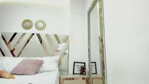 Krisvany online show from December 14, 2025, 1:33 am