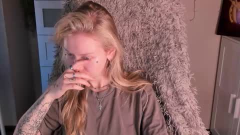 Snapshot of kris_grant chatting on October 9, 2025, 10:35 am kris_grant online show from October 9, 2025, 10:35 am