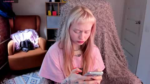 kris_grant online show from April 12, 2026, 10:31 am