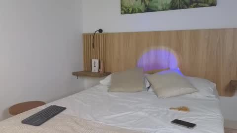 kriss online show from October 20, 2025, 2:01 am