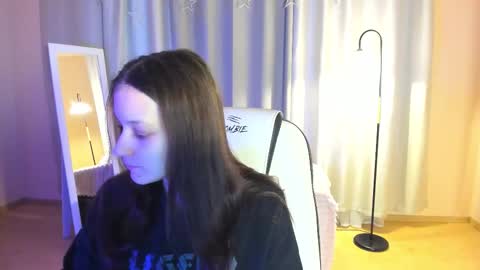 krisdoeil online show from February 3, 2026, 2:10 am