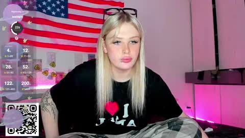 Snapshot of krisi_myrr chatting on November 5, 2025, 12:27 pm Kristina3 online show from November 5, 2025, 12:27 pm