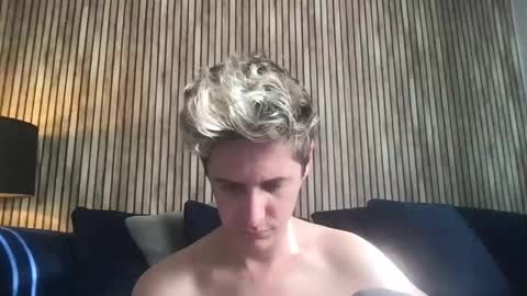 krisl77 online show from April 5, 2026, 4:37 pm